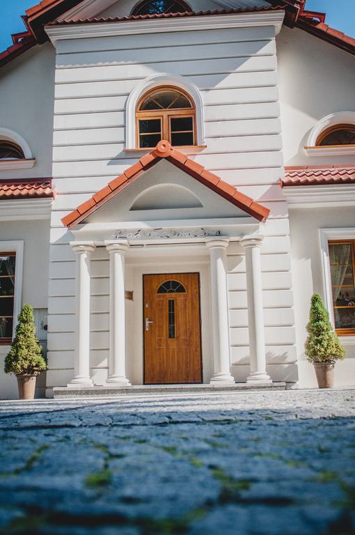 Pod Kolumnami Hotel Pilica Exterior photo